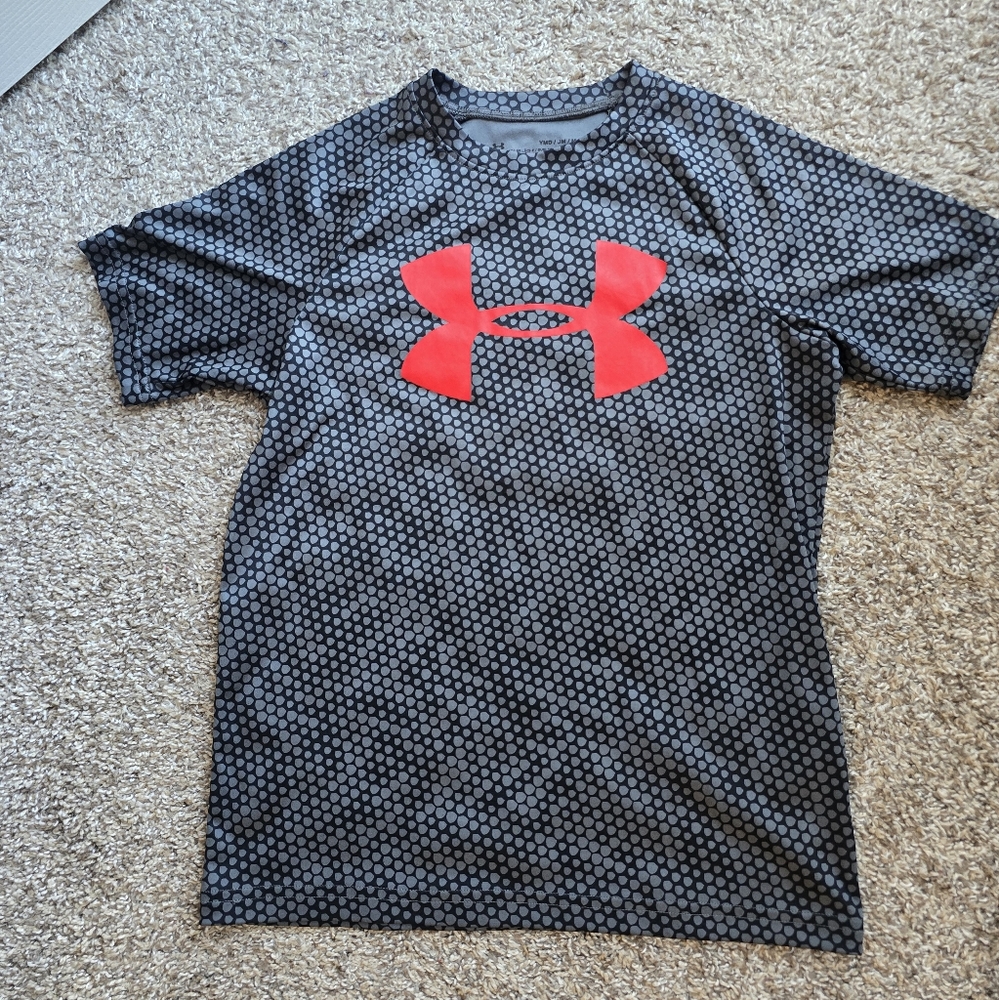 3/$20 Boy's Under Armour Heatgear Tee Medium